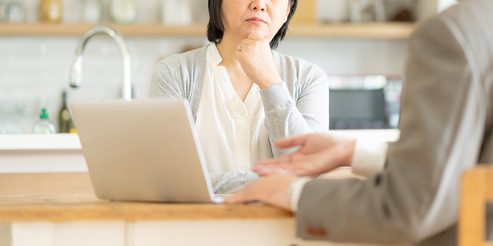 営業販売される女性