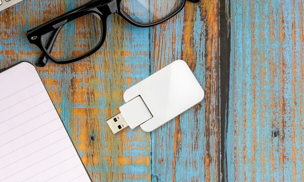スマート家電リモコンからケーブルがなくなった！USB電源直付けの新モデル登場