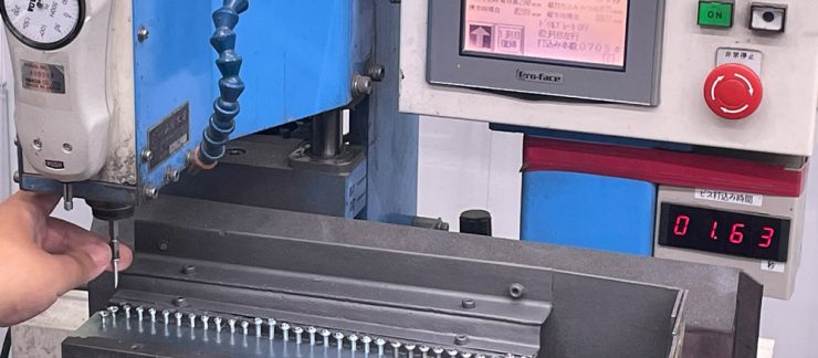 【開発事例】外部出力のない機器からデータを取り出し！ネジの品質検査をDX化
