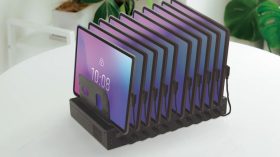 【スッキリ収納】複数のタブレットが充電できるスタンド一体型充電器【保管庫代わりに】のアイキャッチ画像