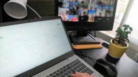 【1分でわかる】2画面デュアルディスプレイの設定方法（Windows11）のアイキャッチ画像