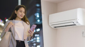 【古い家電もOK】スマホアプリでエアコンを遠隔操作する方法【後付け】のアイキャッチ画像